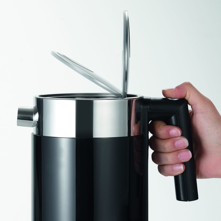 WK702_Deckel öffnet auf Knopfdruck.jpg