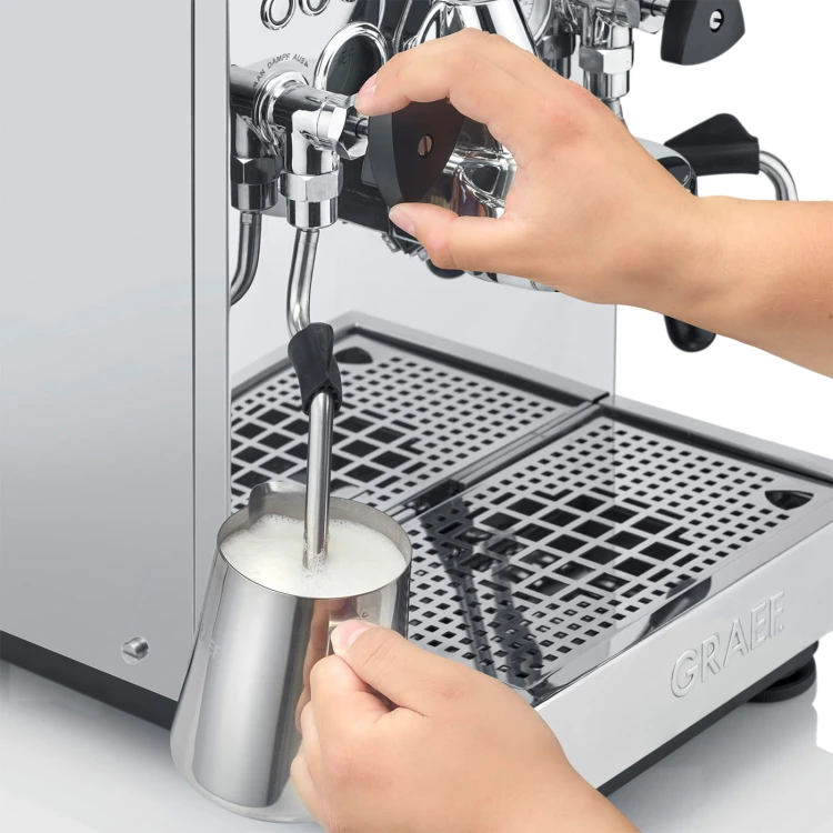 GRAEF_Espressomaschine_Estessa_Milchschaum.jpg